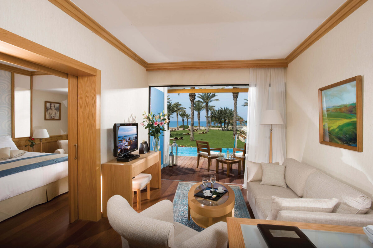 Executive One Bedroom Suites with Private Pool & Jacuzzi